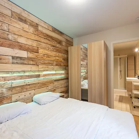 Апартаменти One-Bedroom Apartment By The Sea *