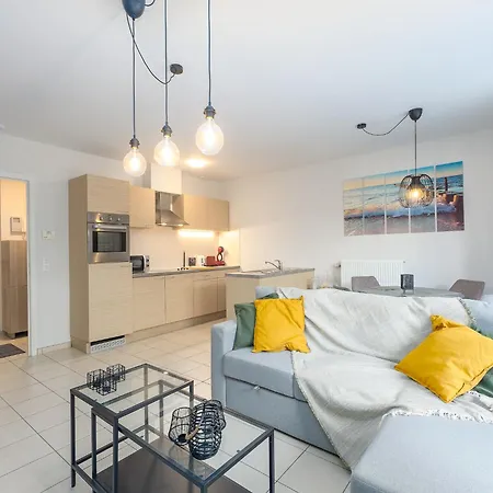 One-Bedroom Apartment By The Sea *